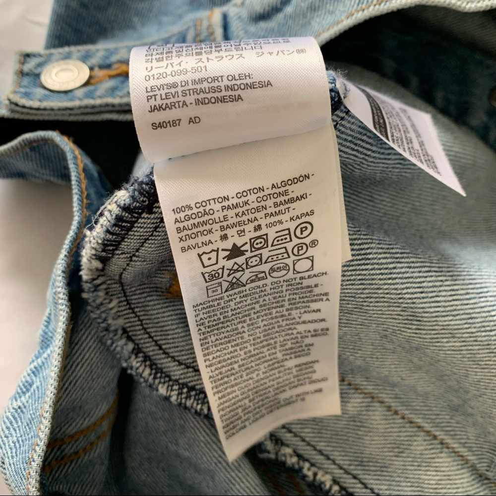 LEVI’S Light Wash Denim Jacket - Picture 6 of 6